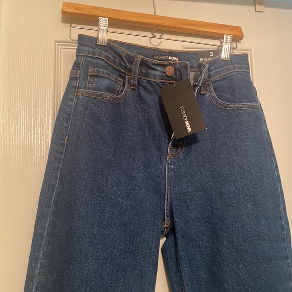 Mom Jeans - Picture 3 of 4